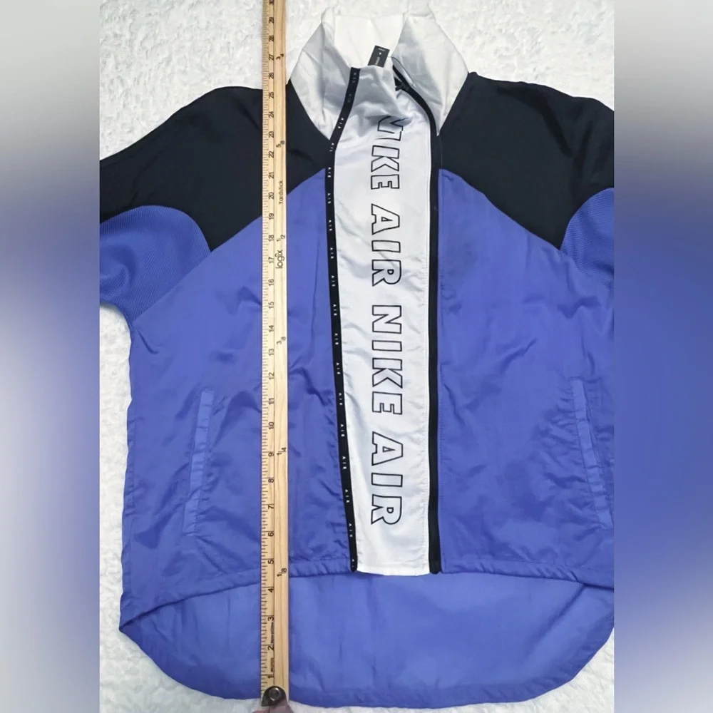 Nike Air NWT Medium Lightweight Water-Repellent Logo Running Jacket - Picture 8 of 9
